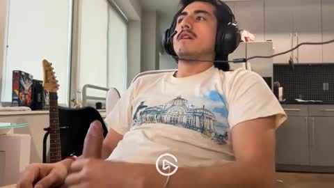 Snapshot of trod5763 chatting on January 1, 11:18 pm trod5763 online show from January 1, 11:18 pm