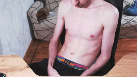 Snapshot of trone41 chatting on April 4, 2:25 pm I POST MY FUCKING VIDEOS AND PICS online show from April 4, 2:25 pm