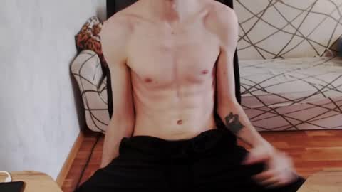 Snapshot of trone41 chatting on April 5, 7:16 am I POST MY FUCKING VIDEOS AND PICS online show from April 5, 7:16 am
