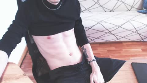 Snapshot of trone41 chatting on April 11, 10:08 am I POST MY FUCKING VIDEOS AND PICS online show from April 11, 10:08 am