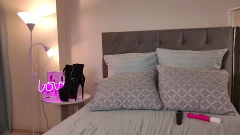 Snapshot of trophy_x_wife chatting on February 12, 4:12 am Alexandra online show from February 12, 4:12 am