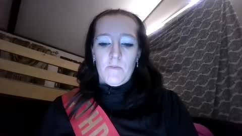 Snapshot of truckerswifetobe chatting on December 9, 12:12 am TruckersWifeToBe online show from December 9, 12:12 am
