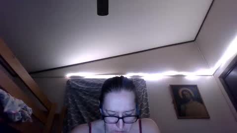 Snapshot of truckerswifetobe chatting on December 12, 4:26 am TruckersWifeToBe online show from December 12, 4:26 am