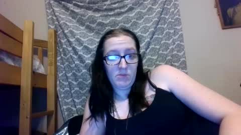 Snapshot of truckerswifetobe chatting on December 17, 11:27 pm TruckersWifeToBe online show from December 17, 11:27 pm