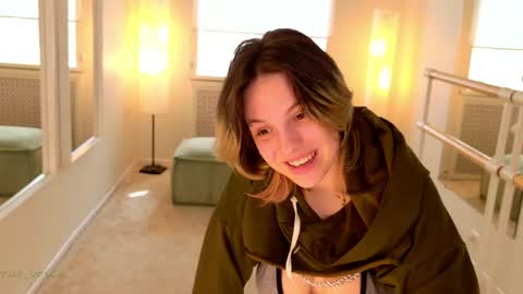 Snapshot of true_voice chatting on June 2, 12:18 pm Emma online show from June 2, 12:18 pm