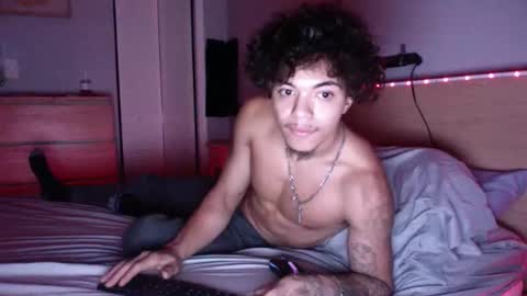 Snapshot of trvpurway chatting on December 16, 1:32 am trvpurway online show from December 16, 1:32 am