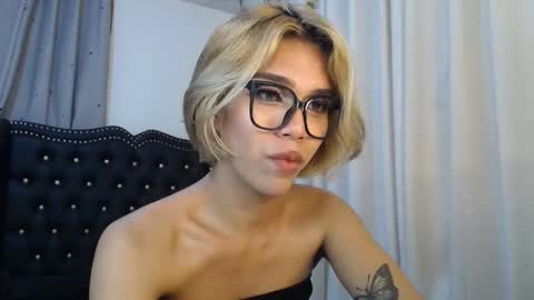 Snapshot of ts_tatiana chatting on October 16, 11:28 pm billie online show from October 16, 11:28 pm