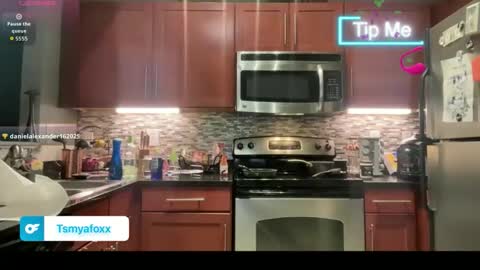 Snapshot of tsfoxx chatting on May 13, 1:52 pm tsfoxx online show from May 13, 1:52 pm