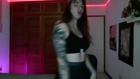 Snapshot of tslucifer chatting on December 17, 1:44 am Luisa Fernndez online show from December 17, 1:44 am