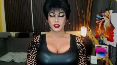 Nicoleeee online show from May 6, 11:10 pm