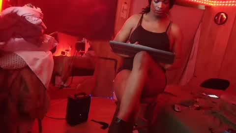 Snapshot of tsnitra chatting on February 23, 1:53 pm TsNitra online show from February 23, 1:53 pm