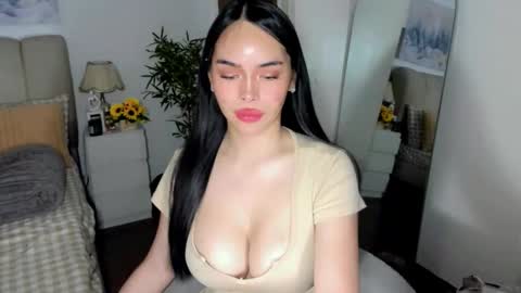 Snapshot of tspearlofasia chatting on April 13, 9:04 am Graciella online show from April 13, 9:04 am