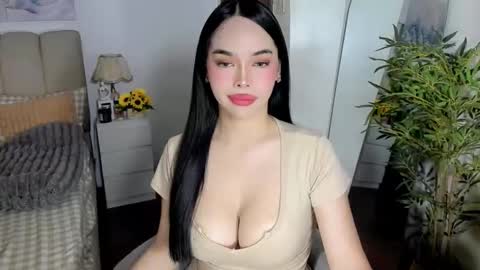 Snapshot of tspearlofasia chatting on April 15, 7:59 am Graciella online show from April 15, 7:59 am
