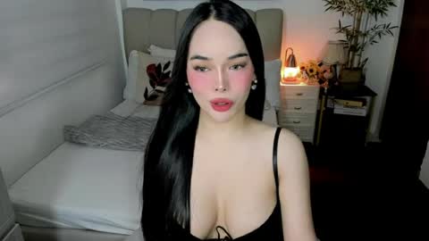 Snapshot of tspearlofasia chatting on July 8, 1:32 am Graciella online show from July 8, 1:32 am