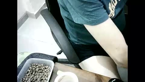 Snapshot of tsvikad chatting on May 24, 3:39 pm tsvikad online show from May 24, 3:39 pm