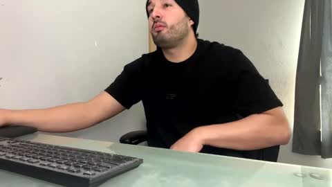 Snapshot of tuamante000 chatting on December 6, 4:38 pm Stimulation make me Cum in Public or in Pvt online show from December 6, 4:38 pm