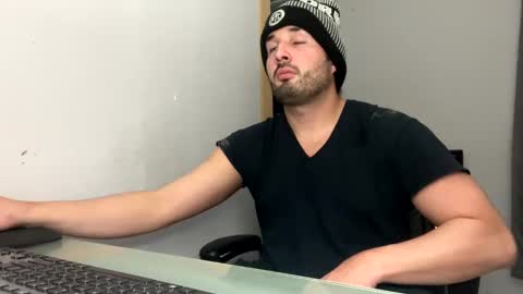 Snapshot of tuamante000 chatting on December 8, 2:07 am Stimulation make me Cum in Public or in Pvt online show from December 8, 2:07 am