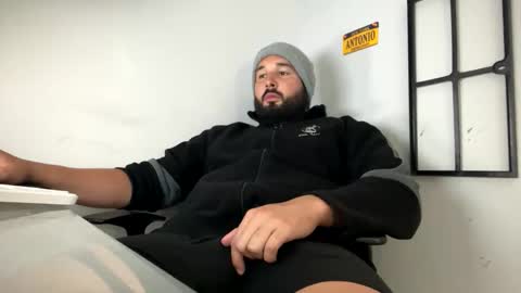 Snapshot of tuamante000 chatting on April 3, 7:56 pm Stimulation make me Cum in Public or in Pvt online show from April 3, 7:56 pm