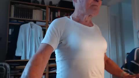 Snapshot of tubaist chatting on January 14, 9:02 am FINN but call me NANNA online show from January 14, 9:02 am