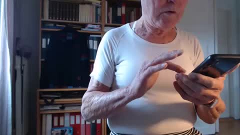 Snapshot of tubaist chatting on February 12, 8:59 am FINN but call me NANNA online show from February 12, 8:59 am