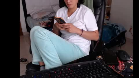 Snapshot of tucomplic69 chatting on May 11, 3:29 pm tucomplic69 online show from May 11, 3:29 pm