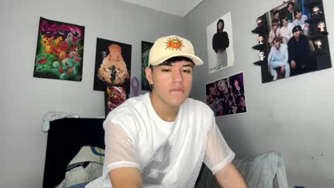 Snapshot of tuenkim_ chatting on December 23, 5:06 am tuenkim_ online show from December 23, 5:06 am