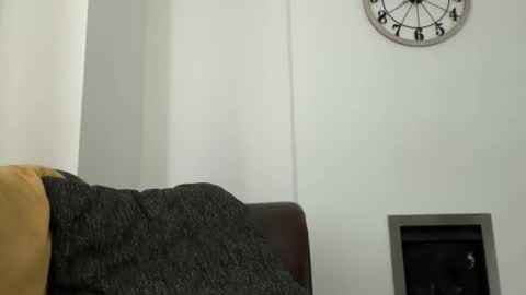 Snapshot of tuhands chatting on March 13, 10:22 am Tuhands online show from March 13, 10:22 am