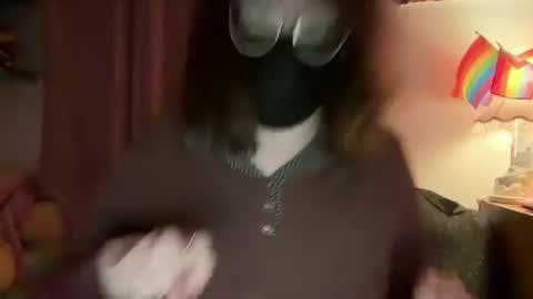 Snapshot of tulipisnotaperson chatting on February 4, 5:02 am Tulip online show from February 4, 5:02 am