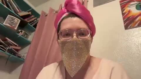 Snapshot of tulipisnotaperson chatting on February 22, 2:45 am Tulip online show from February 22, 2:45 am