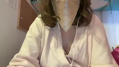 Snapshot of tulipisnotaperson chatting on February 23, 7:33 pm Tulip online show from February 23, 7:33 pm