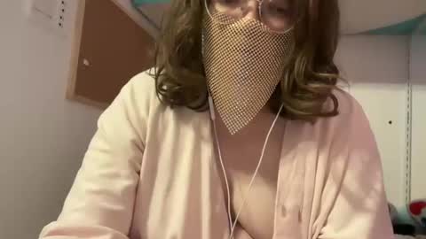 Snapshot of tulipisnotaperson chatting on February 24, 10:30 pm Tulip online show from February 24, 10:30 pm