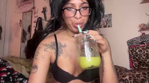 turntpixie online show from January 18, 5:11 am