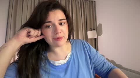 Snapshot of tutti_frutti_ chatting on May 18, 9:09 pm Ariana online show from May 18, 9:09 pm