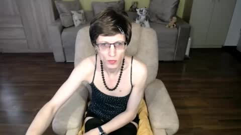 Clementine online show from May 3, 8:42 am