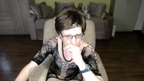 Clementine online show from June 22, 9:06 am