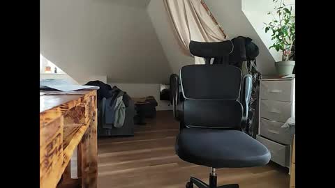 Snapshot of tw1ky9o chatting on November 12, 2:28 pm Tobi online show from November 12, 2:28 pm