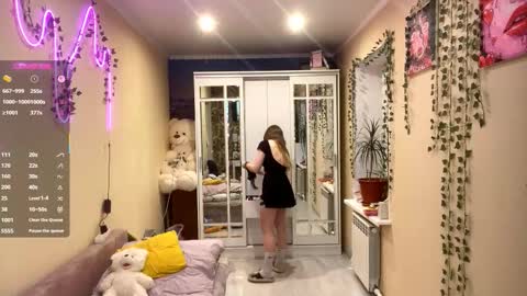 Emily online show from February 4, 4:24 pm