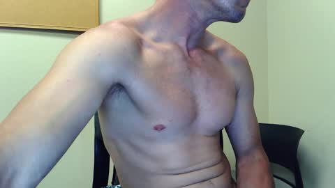 Snapshot of twayne29x chatting on April 2, 3:26 am twayne29x online show from April 2, 3:26 am