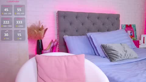 Hallie online show from October 6, 1:25 am