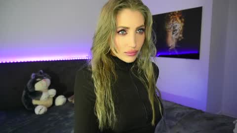 Snapshot of tweety_twist chatting on January 15, 12:19 am MayCarrey online show from January 15, 12:19 am