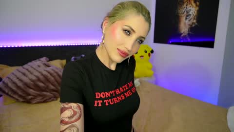 Snapshot of tweety_twist chatting on January 31, 9:37 pm MayCarrey online show from January 31, 9:37 pm