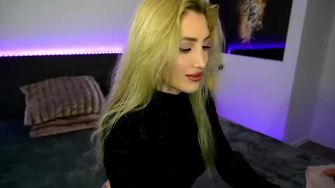 Snapshot of tweety_twist chatting on February 24, 10:25 pm MayCarrey online show from February 24, 10:25 pm