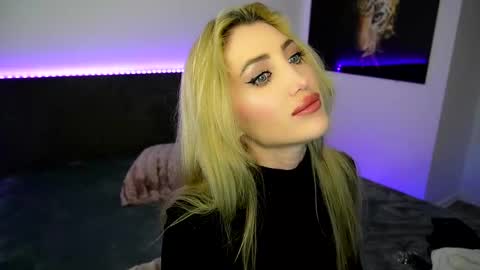 Snapshot of tweety_twist chatting on February 25, 1:30 am MayCarrey online show from February 25, 1:30 am