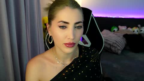 MayCarrey online show from January 13, 9:42 pm