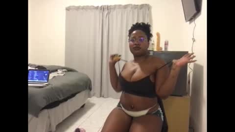 Snapshot of twerkingtemptress chatting on May 28, 1:25 am Twerking Temptress online show from May 28, 1:25 am