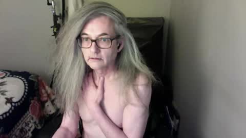 Snapshot of twigslet chatting on March 2, 8:10 am twigslet online show from March 2, 8:10 am