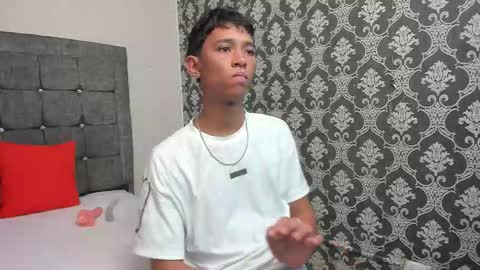 Snapshot of twink_alex19 chatting on March 21, 7:28 pm Alex online show from March 21, 7:28 pm