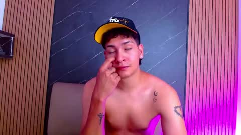 Snapshot of twink_bunny chatting on May 9, 7:02 am samu online show from May 9, 7:02 am
