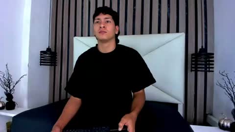 Snapshot of twink_bunny chatting on August 9, 4:45 pm samu online show from August 9, 4:45 pm