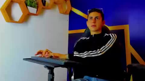 twink_scott19 online show from October 16, 4:24 am